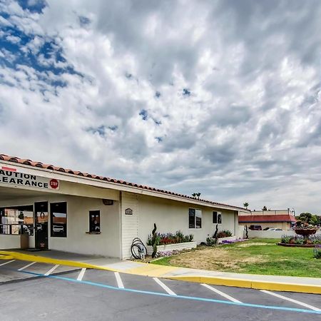 Motel 6 מנטקה מראה חיצוני תמונה