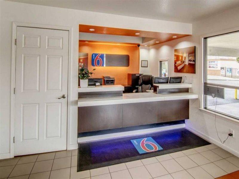 Motel 6 מנטקה מראה חיצוני תמונה