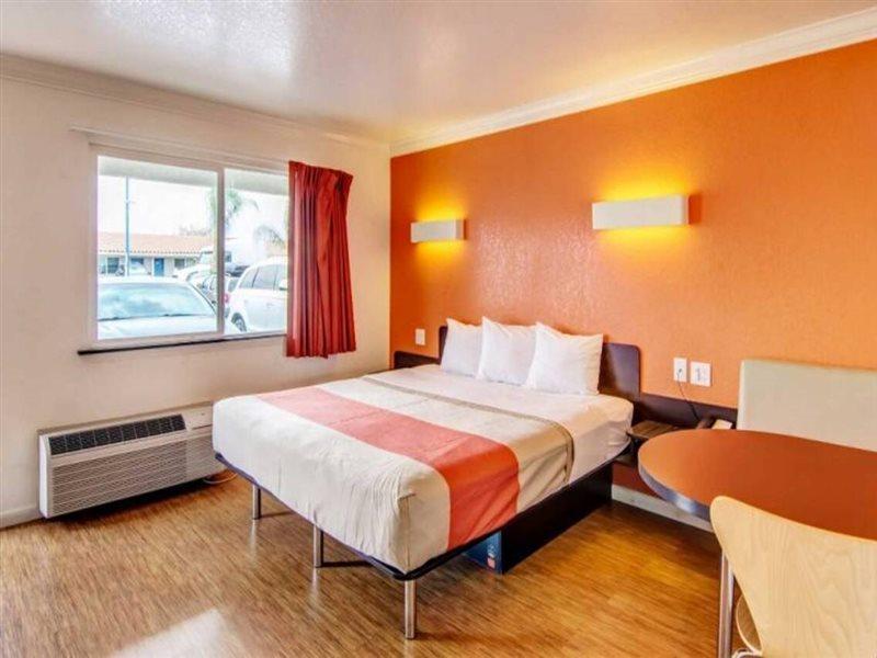 Motel 6 מנטקה מראה חיצוני תמונה
