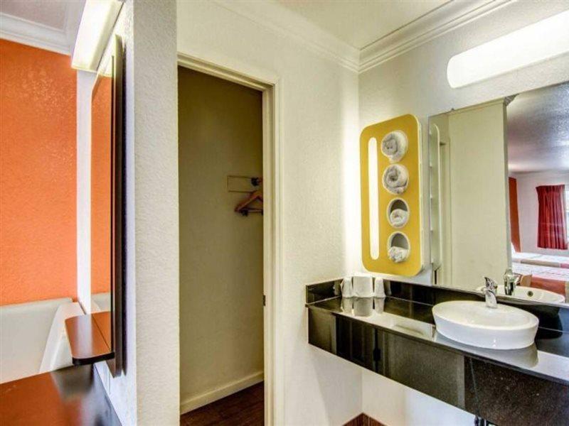 Motel 6 מנטקה מראה חיצוני תמונה