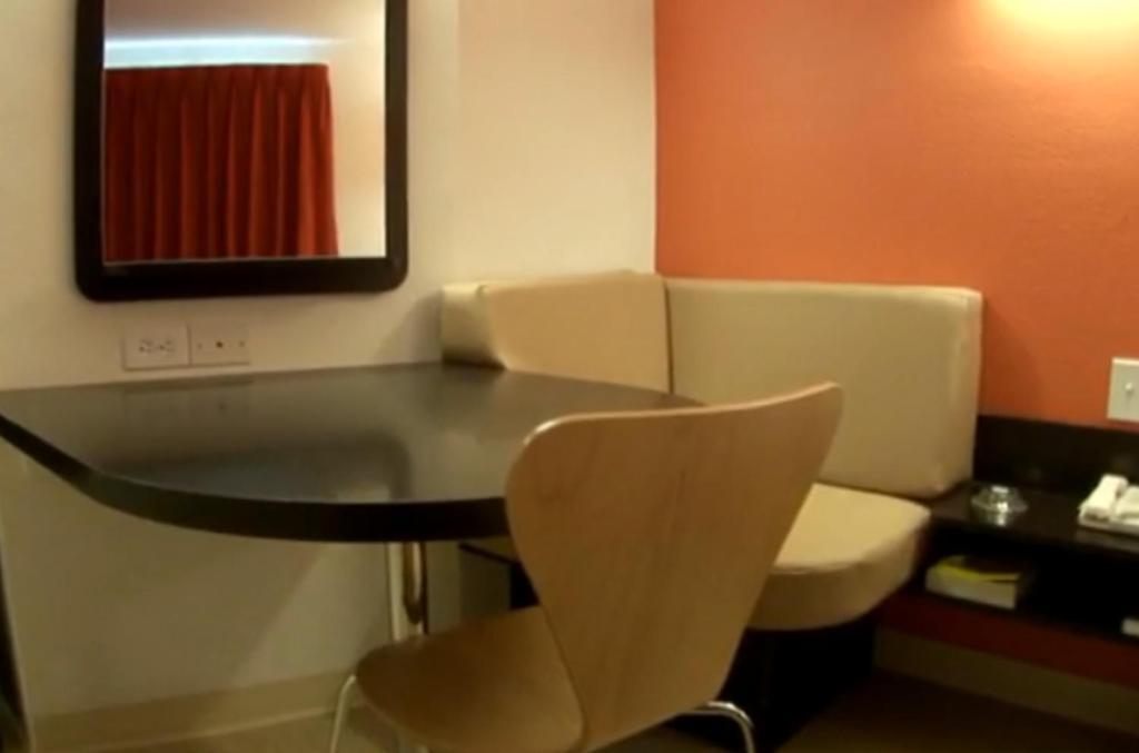 Motel 6 מנטקה מראה חיצוני תמונה