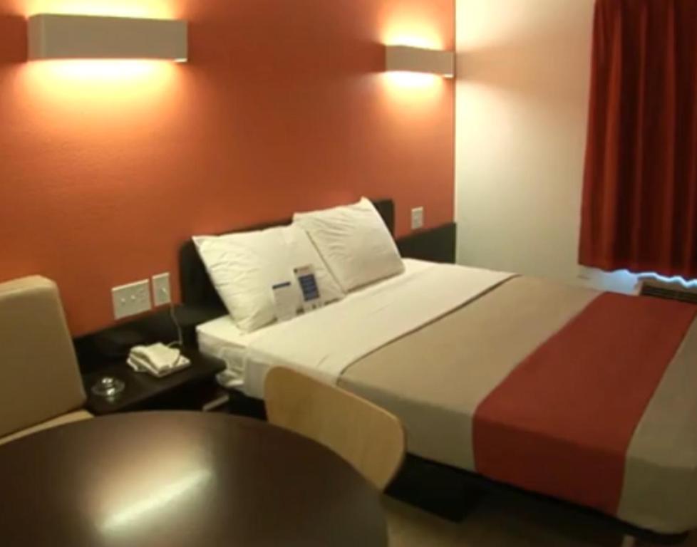 Motel 6 מנטקה מראה חיצוני תמונה