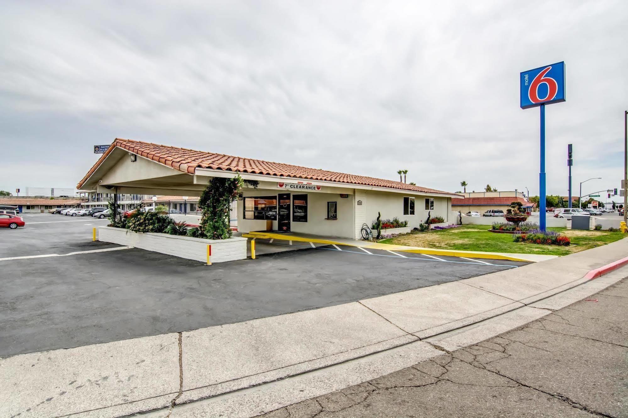 Motel 6 מנטקה מראה חיצוני תמונה