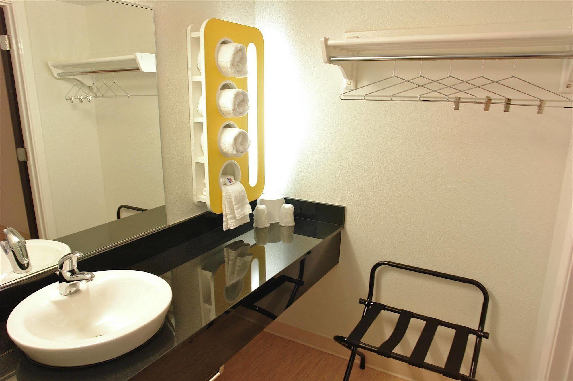 Motel 6 מנטקה מראה חיצוני תמונה