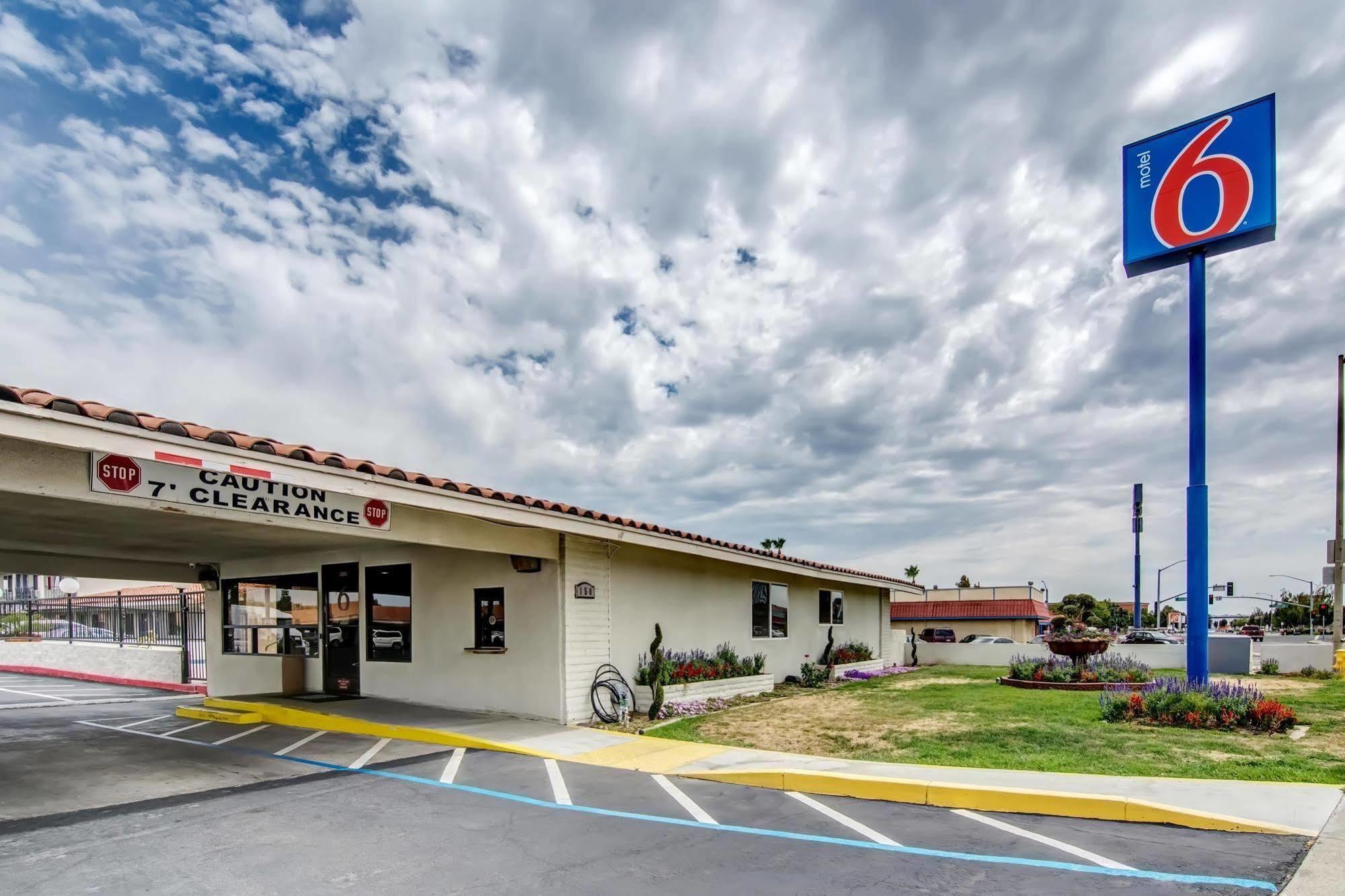 Motel 6 מנטקה מראה חיצוני תמונה