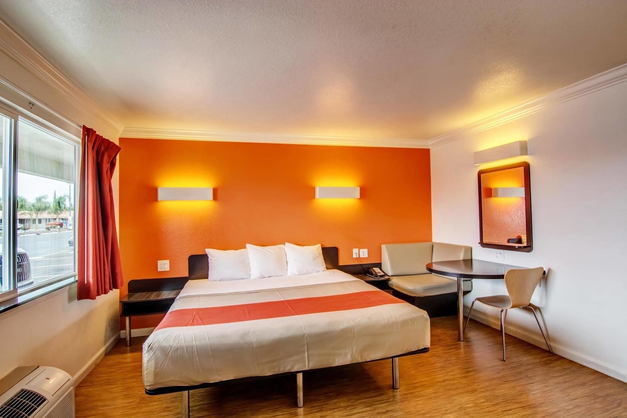 Motel 6 מנטקה מראה חיצוני תמונה