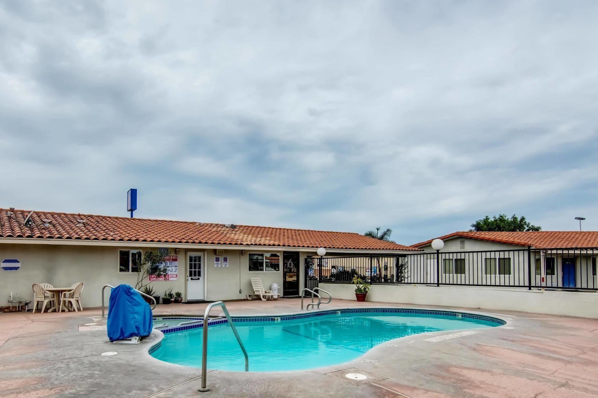 Motel 6 מנטקה מראה חיצוני תמונה