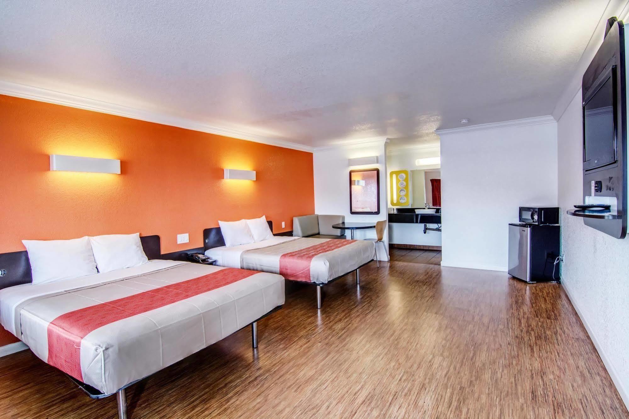 Motel 6 מנטקה מראה חיצוני תמונה