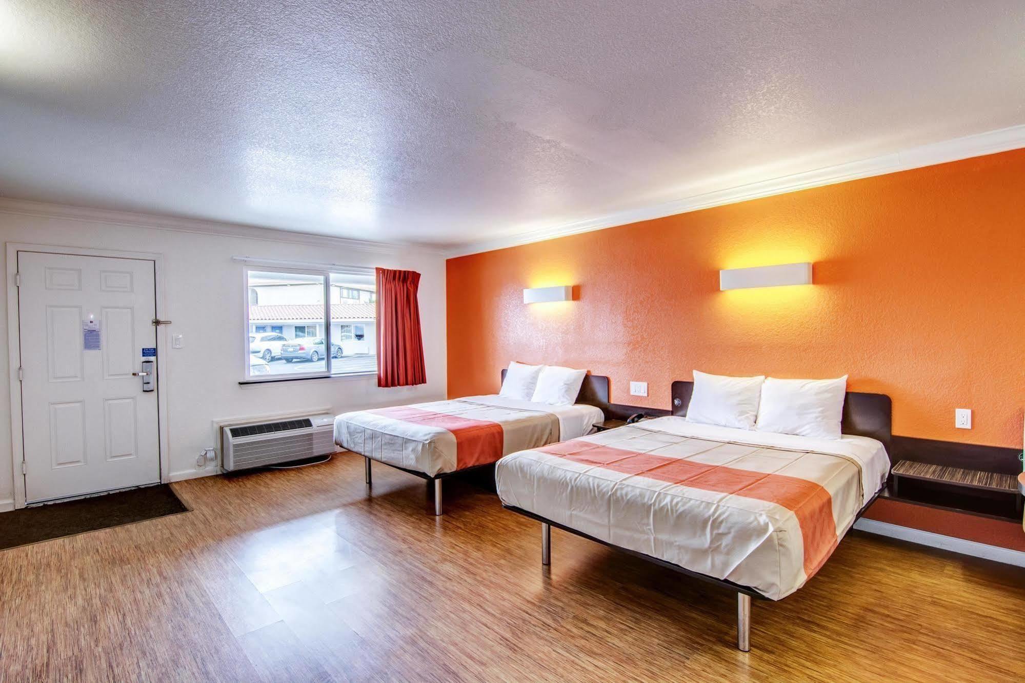 Motel 6 מנטקה מראה חיצוני תמונה
