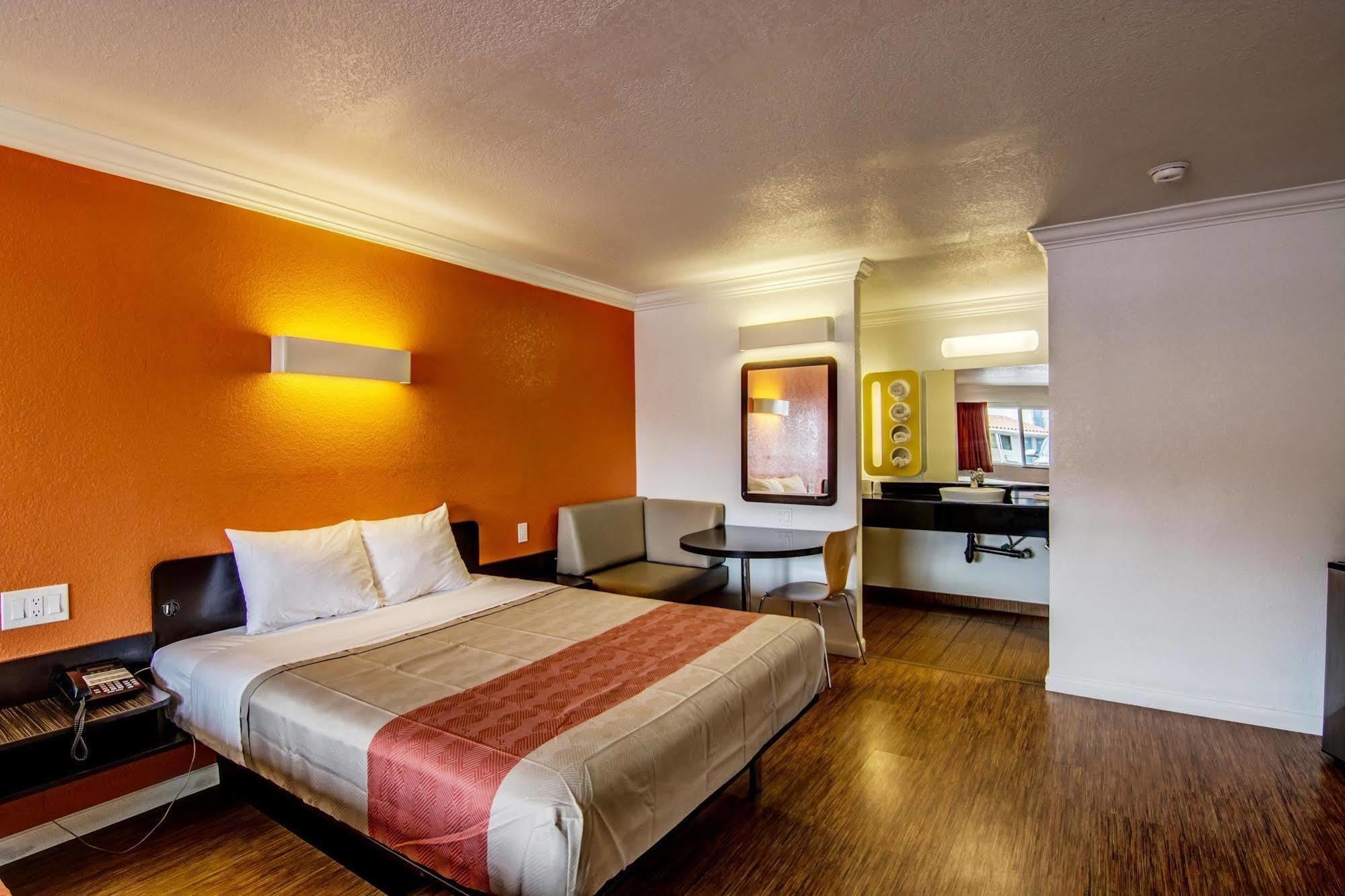 Motel 6 מנטקה מראה חיצוני תמונה