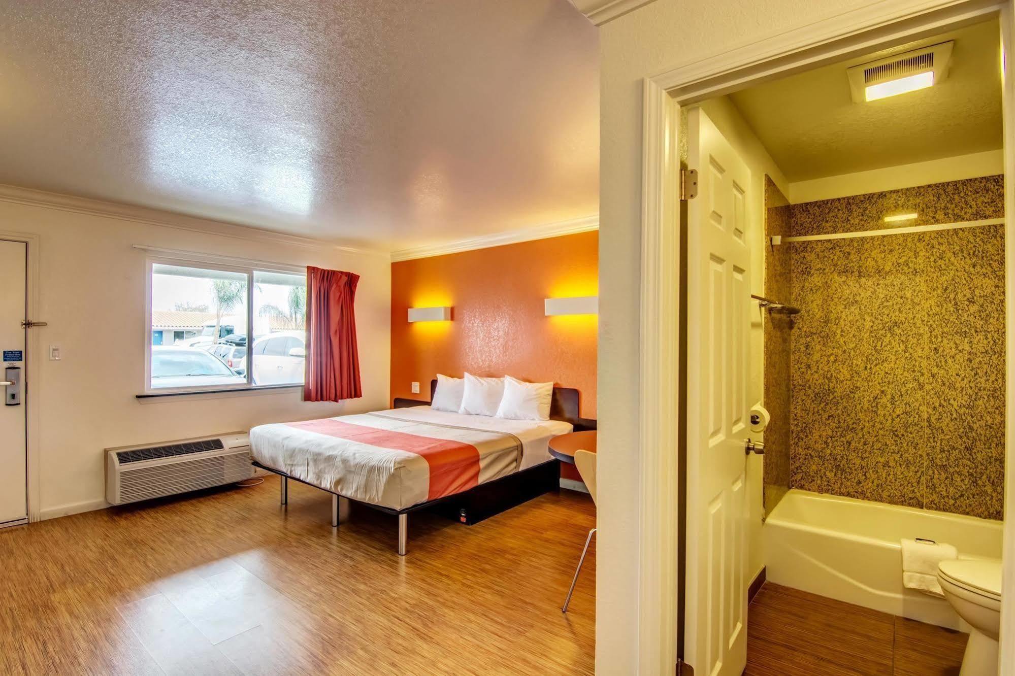 Motel 6 מנטקה מראה חיצוני תמונה