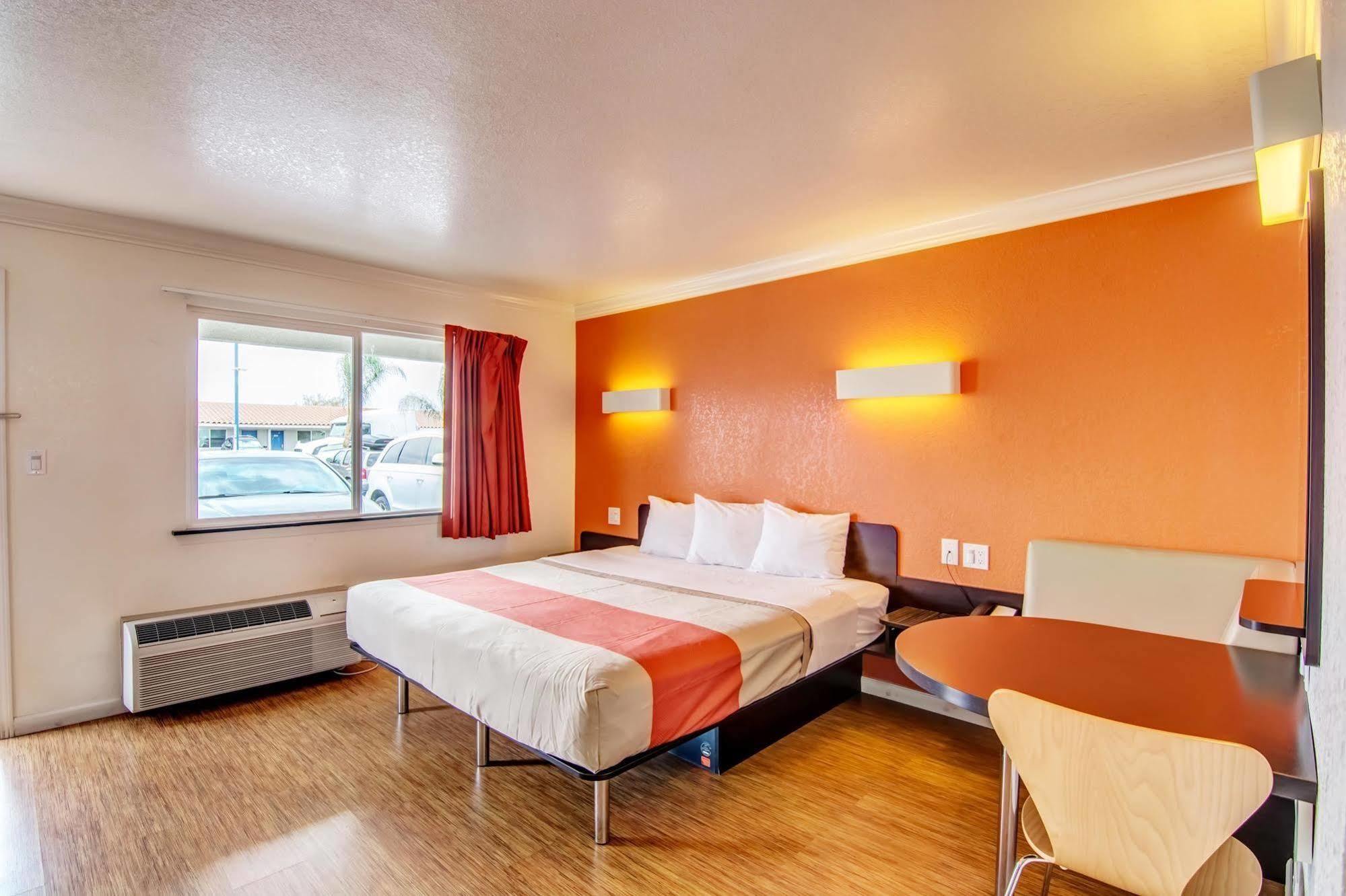Motel 6 מנטקה מראה חיצוני תמונה