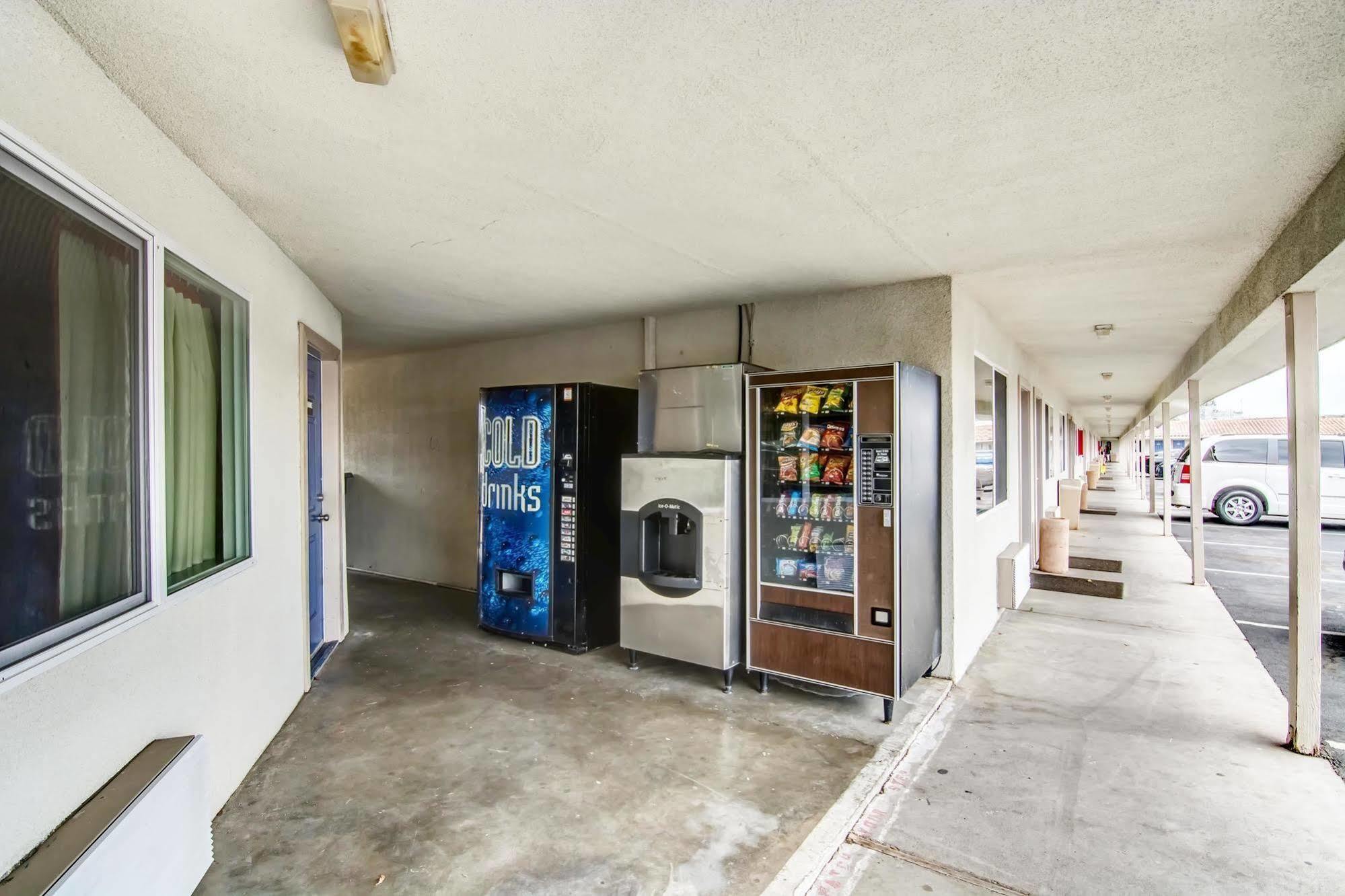 Motel 6 מנטקה מראה חיצוני תמונה
